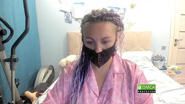 EmilyMali online show from October 14, 6:09 pm