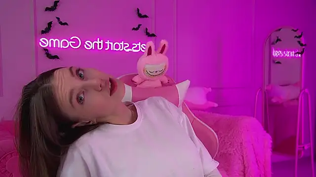 Snapshot of VeronicaVances chatting on October 21, 6:25 am VeronicaVances online show from October 21, 6:25 am