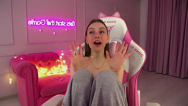 Snapshot of VeronicaVances chatting on December 17, 6:25 pm VeronicaVances online show from December 17, 6:25 pm