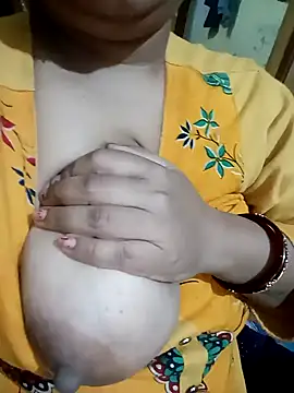 Snapshot of angry_couplez chatting on January 18, 1:09 am angry couplez online show from January 18, 1:09 am