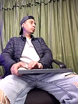 Snapshot of abnerdam01 chatting on September 25, 11:58 am abnerdam01 online show from September 25, 11:58 am