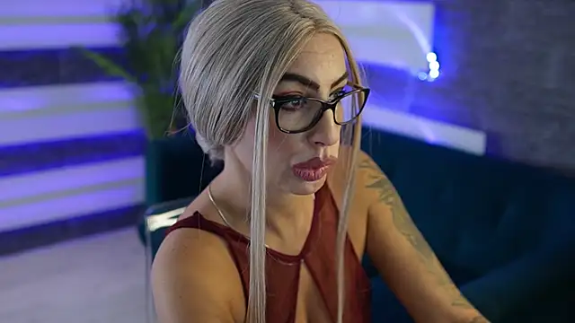 Snapshot of SugarRush_ chatting on October 1, 11:38 am SugarRush online show from October 1, 11:38 am