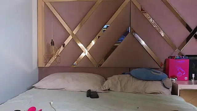 Sophia moo  online show from March 20, 6:40 am