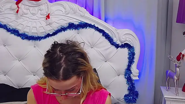 MaeLili online show from December 21, 1:18 pm