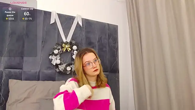 Snapshot of MaeLili chatting on January 9, 5:10 am MaeLili online show from January 9, 5:10 am