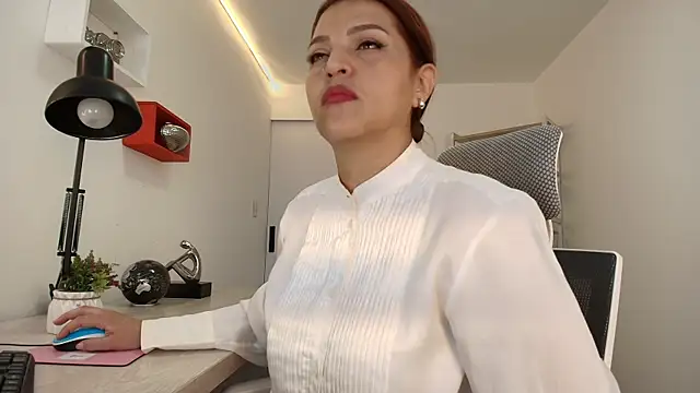 Snapshot of Skylar__Desire chatting on September 24, 1:03 pm Skylar Desire online show from September 24, 1:03 pm