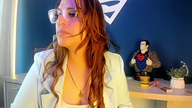 Snapshot of Skylar__Desire chatting on October 17, 2:30 pm Skylar Desire online show from October 17, 2:30 pm