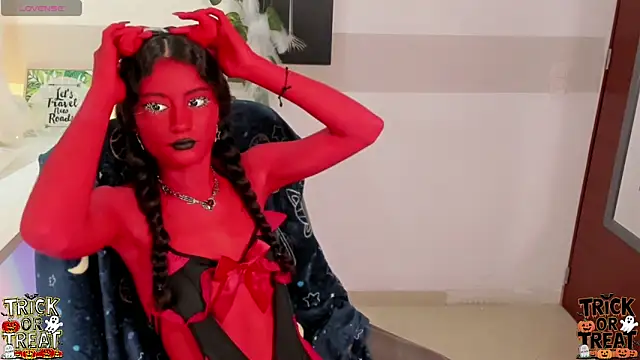 Snapshot of Krysten_Riter chatting on October 31, 3:13 pm Krysten Riter online show from October 31, 3:13 pm