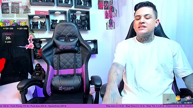 Snapshot of Sarahandzack chatting on October 12, 4:50 pm Sarahandzack online show from October 12, 4:50 pm