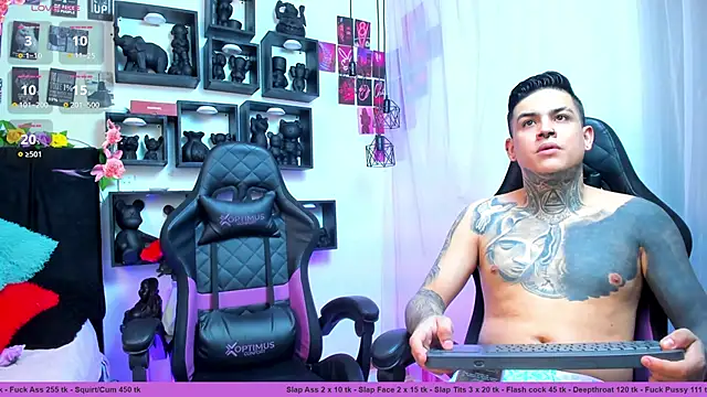 Snapshot of Sarahandzack chatting on October 14, 4:41 pm Sarahandzack online show from October 14, 4:41 pm