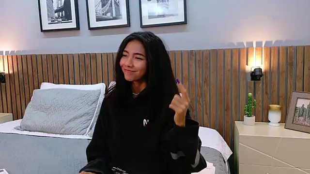 luna roja25 online show from February 3, 1:27 pm