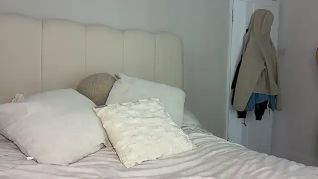 KayleeBella online show from October 26, 6:03 pm