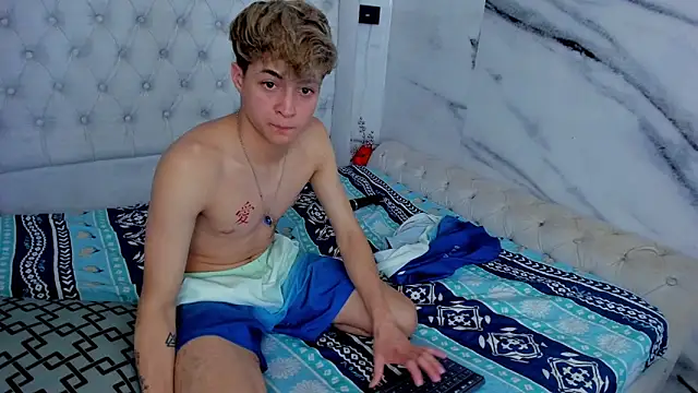 Ari and Storm online show from September 19, 1:40 am