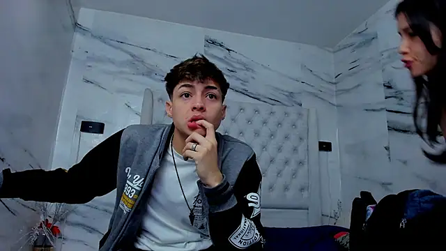 Ari and Storm online show from December 21, 1:40 pm