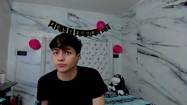 Ari and Storm online show from April 2, 2:04 pm