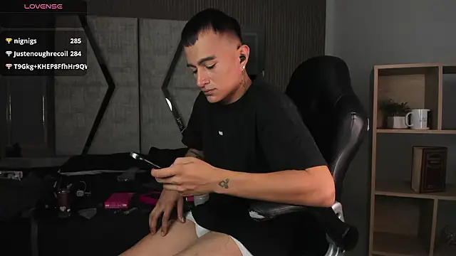 LiamDeep online show from February 13, 10:39 pm