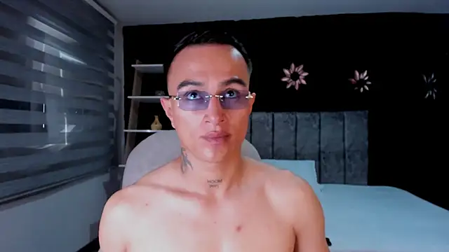 LiamDeep online show from April 29, 8:26 pm