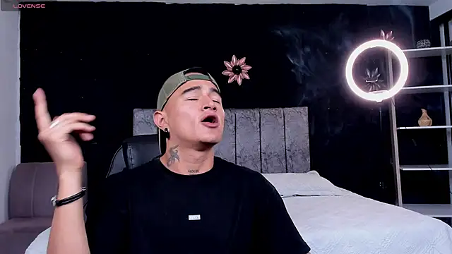LiamDeep online show from June 20, 8:00 pm