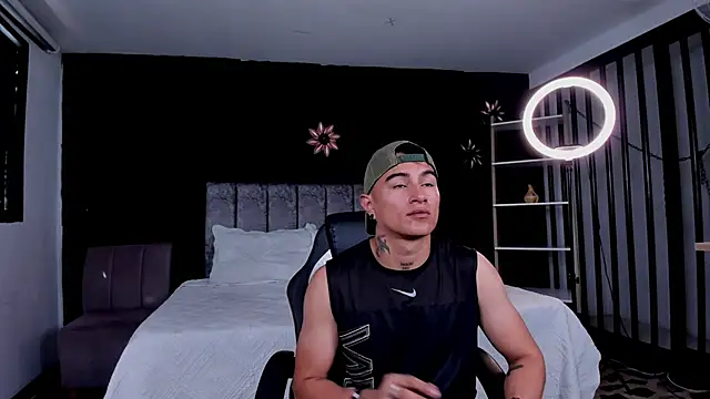 LiamDeep online show from June 21, 8:00 pm