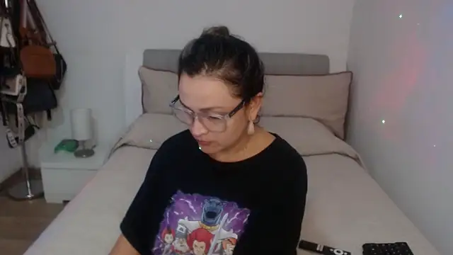 Snapshot of sophie_lopez1 chatting on June 21, 2:36 am sophie lopez1 online show from June 21, 2:36 am