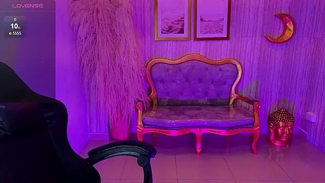 ivy lodge s online show from October 6, 8:39 pm