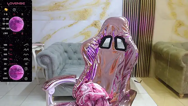 ivy lodge s online show from October 25, 8:11 am