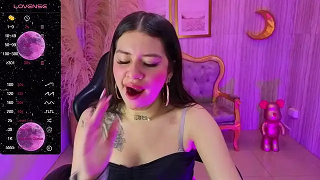 ivy lodge s online show from October 25, 8:25 pm