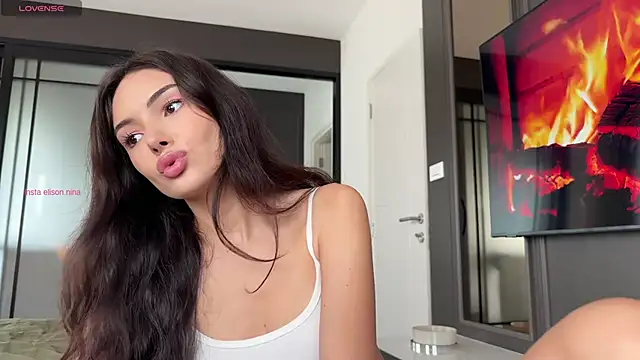 Snapshot of elisonni_ chatting on November 7, 1:16 am elisonni online show from November 7, 1:16 am