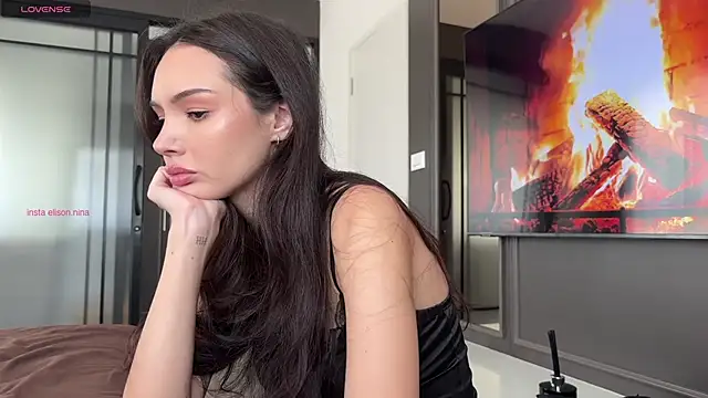 Snapshot of elisonni_ chatting on November 17, 4:40 am elisonni online show from November 17, 4:40 am