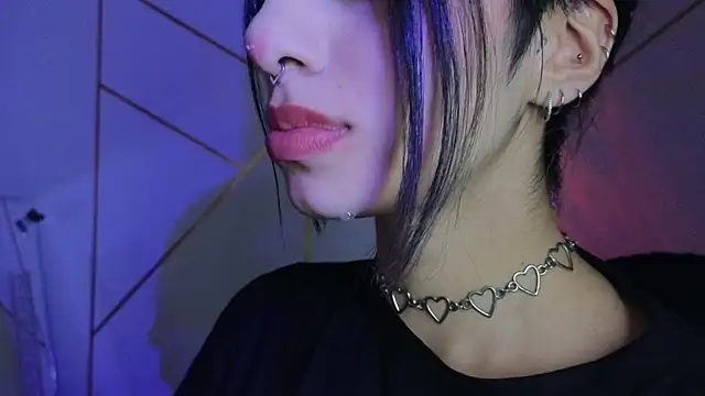 Snapshot of Hollyxx_ chatting on October 17, 11:35 am Hollyxx online show from October 17, 11:35 am