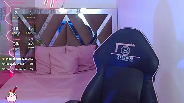 Sharlot tay online show from December 5, 3:59 am