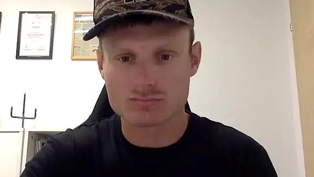 Snapshot of Kingmangy chatting on September 20, 8:15 am Kingmangy online show from September 20, 8:15 am