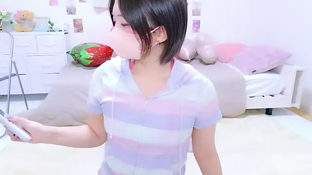 Hinata Sun online show from April 2, 8:39 pm