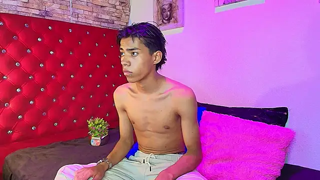 camilo nom online show from September 19, 4:14 am