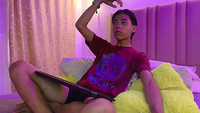 camilo nom online show from October 10, 4:33 am