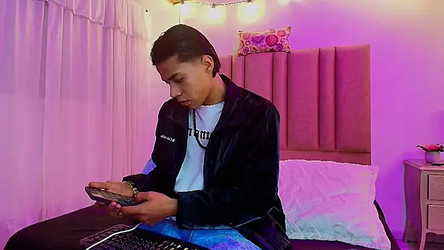 camilo nom online show from October 22, 5:08 am