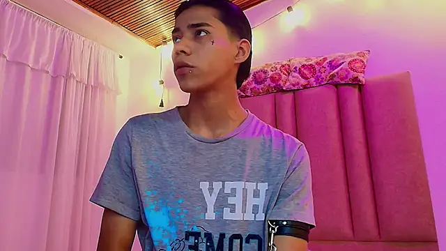 camilo nom online show from October 25, 5:15 am