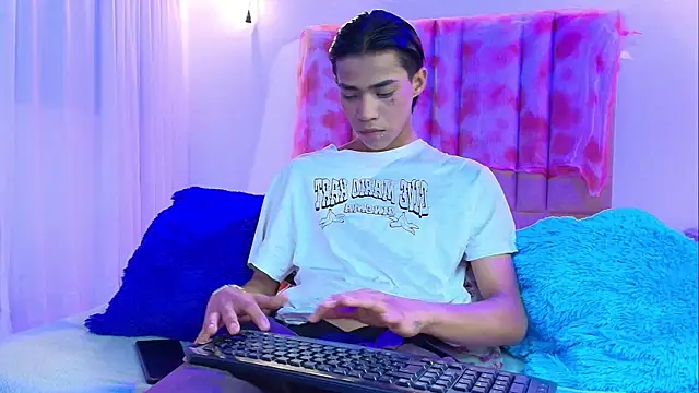 camilo nom online show from November 4, 4:33 am