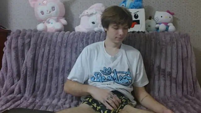 Snapshot of hilt_on_ chatting on October 27, 8:18 am hilt on  online show from October 27, 8:18 am