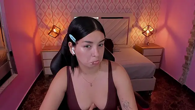 CHRISTY TEIGEN4 online show from October 4, 7:23 pm