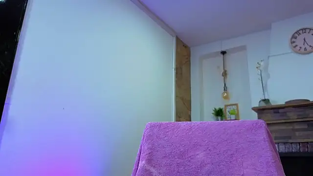 Snapshot of Celeste1s chatting on February 4, 7:20 pm Celeste1s online show from February 4, 7:20 pm