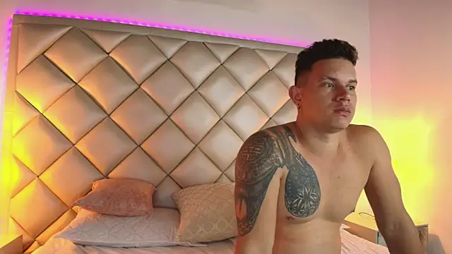 Snapshot of EclipseandFlame chatting on October 1, 2:23 pm EclipseandFlame online show from October 1, 2:23 pm