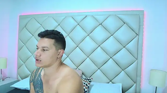 Snapshot of EclipseandFlame chatting on October 2, 1:51 pm EclipseandFlame online show from October 2, 1:51 pm