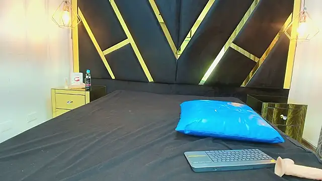 agatha fit online show from March 18, 2:42 pm