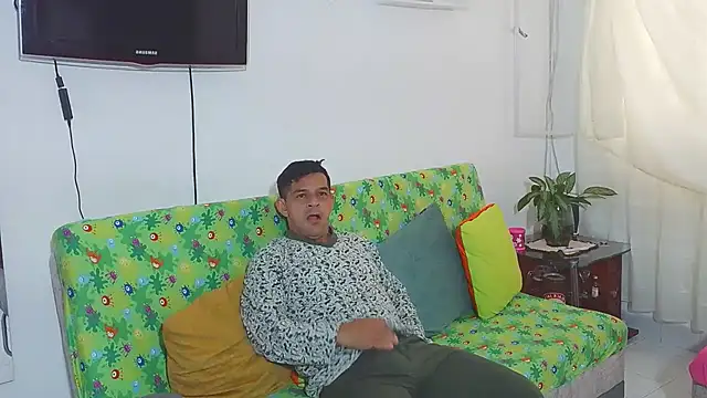 Snapshot of Nicolletorres2 chatting on February 13, 3:41 pm Nicolletorres2 online show from February 13, 3:41 pm