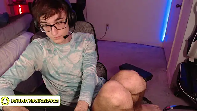 JohnnyBoyy1234 online show from September 19, 1:40 am