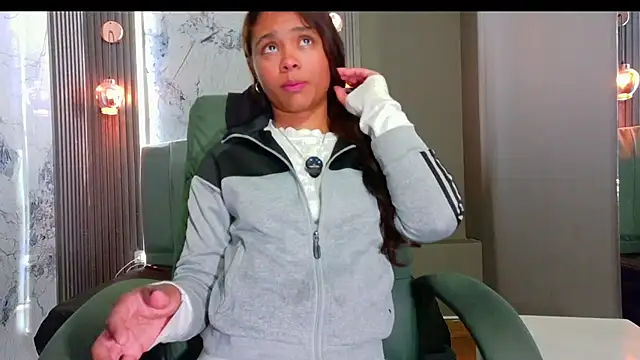 Snapshot of Kristall_06 chatting on November 23, 2:33 am Kristall 06 online show from November 23, 2:33 am