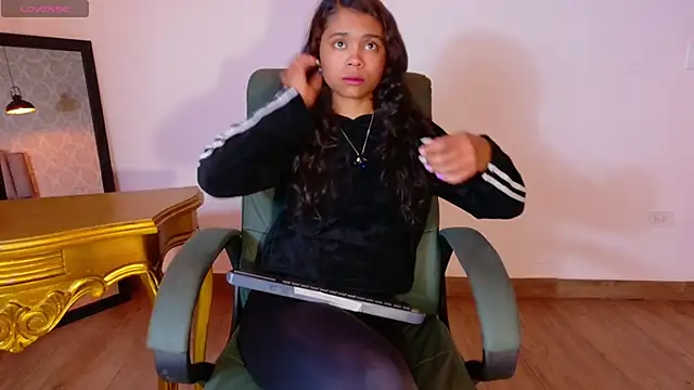 Snapshot of Kristall_06 chatting on December 20, 3:57 am Kristall 06 online show from December 20, 3:57 am