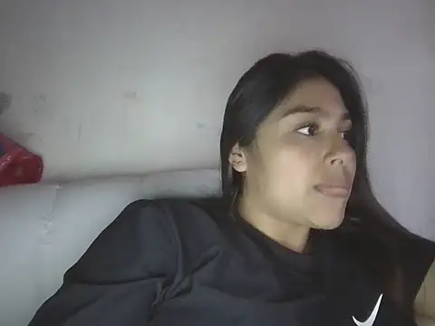 Snapshot of zairabreze chatting on April 10, 10:47 pm zairabreze online show from April 10, 10:47 pm