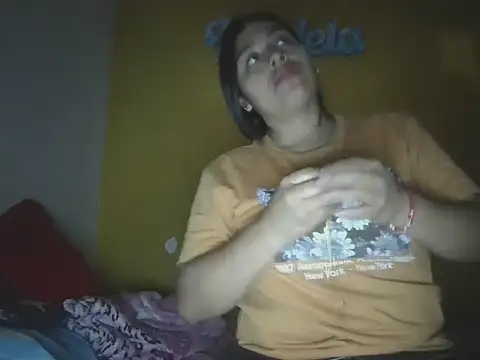 Snapshot of zairabreze chatting on May 1, 1:21 am zairabreze online show from May 1, 1:21 am